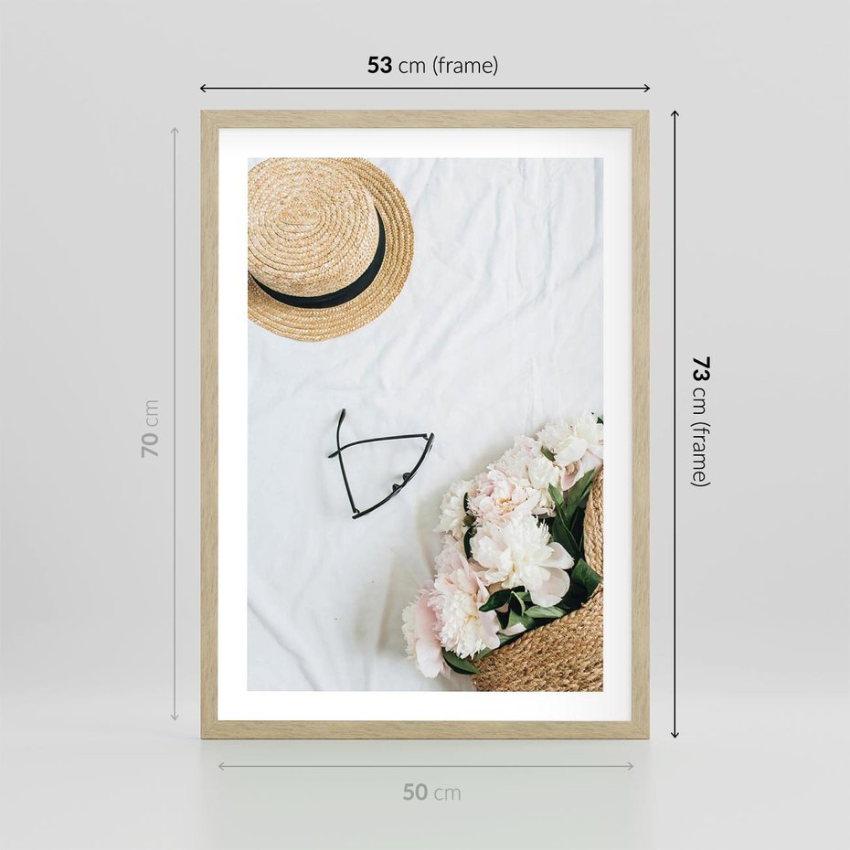Plakat w ramie 50x70 - Urok Kobiecej Fotografii - kompozycja kobieca, fotografia - rama drewno