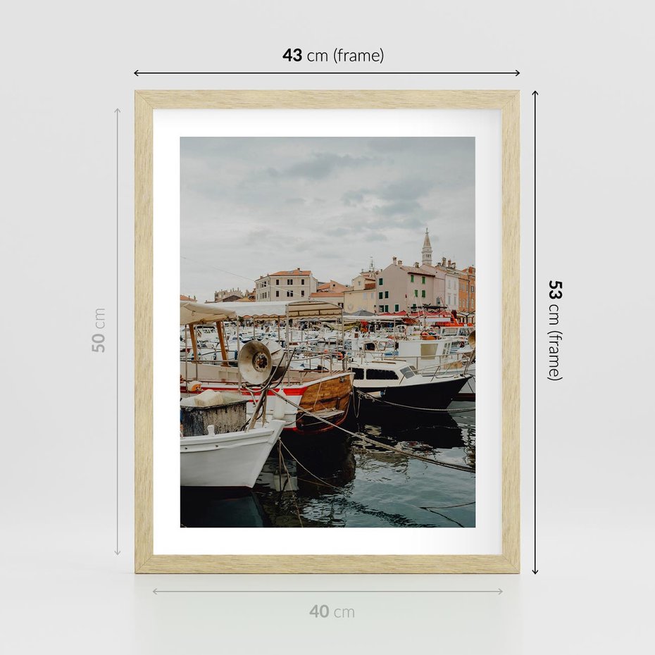 Plakat w ramie 40x50 - Malowniczy Krajobraz Morski - morze, łódki - rama drewno
