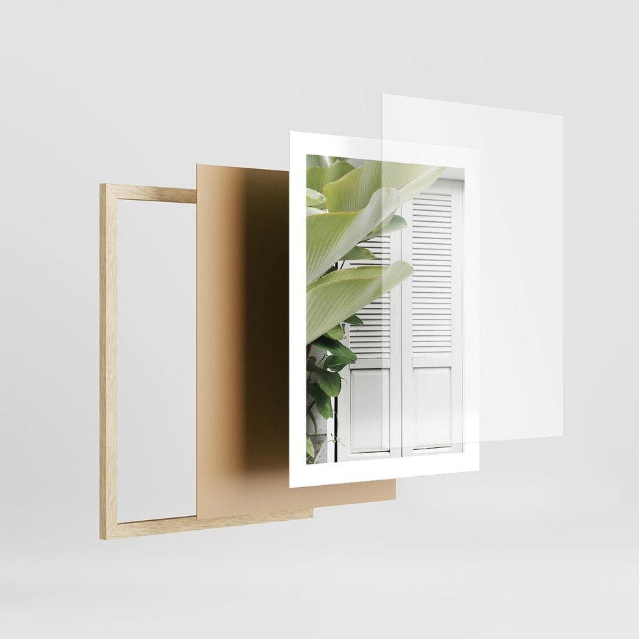 Plakat w ramie 30x40 - Tropikalne Okno - białe okiennice, zielona tropikalna roślina - rama drewno