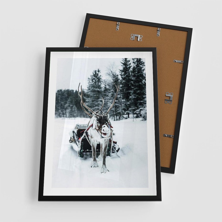 Plakat w ramie 50x70 - Świąteczna Przygoda - renifer, śnieg - rama czarna