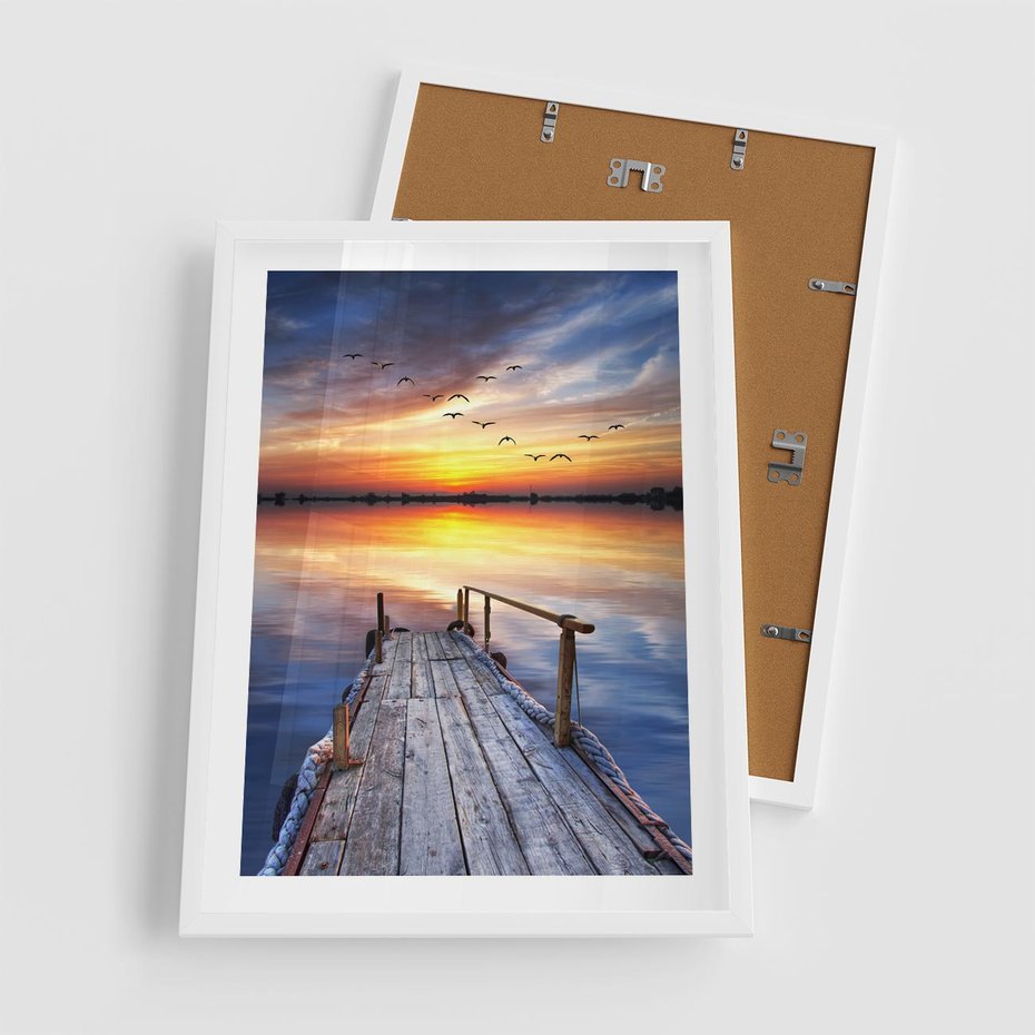 Plakat w ramie 50x70 - Zachód słońca na pomostcie - pomost, zachód - rama biała