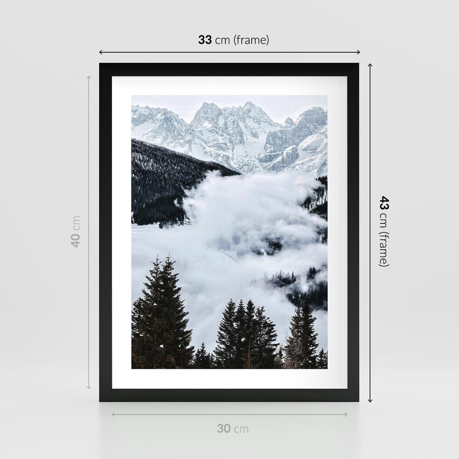 Plakat w ramie 30x40 - Zimowa Magia Gór: Śnieżne Szczyty - grajobraz górski, zima - rama czarna