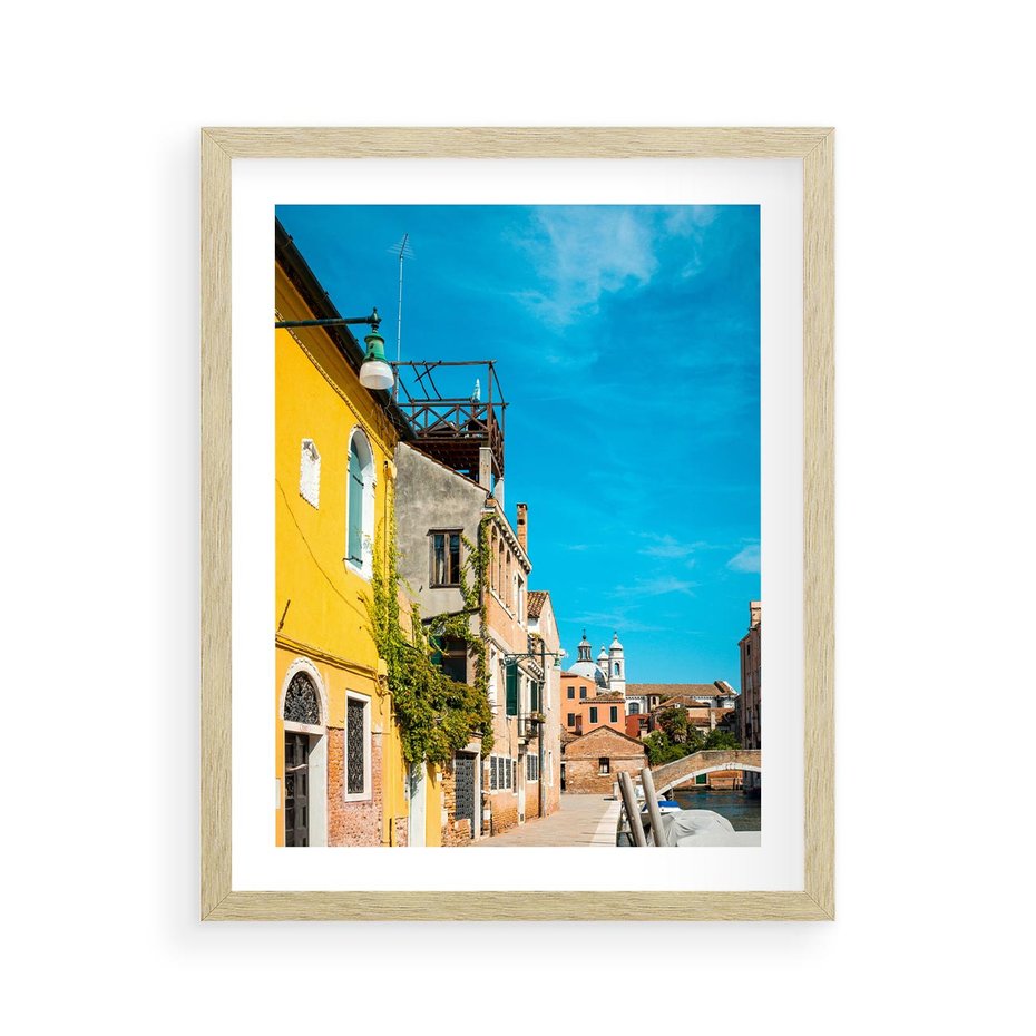 Plakat w ramie 40x50 - Przechadzka w Sercu Miasta - uliczka, perspektywa - rama drewno