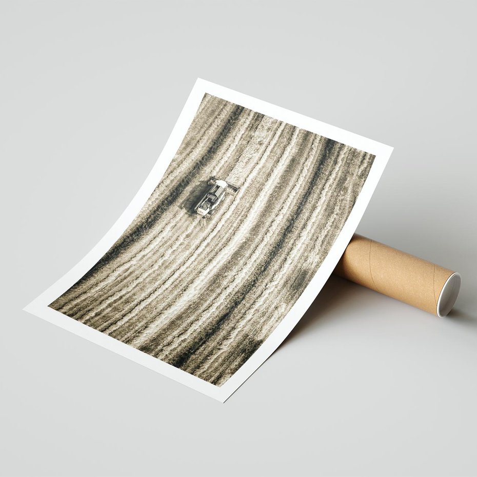 Plakat bez ramy 50x70 - Sepia na Polu - kombajn, pole