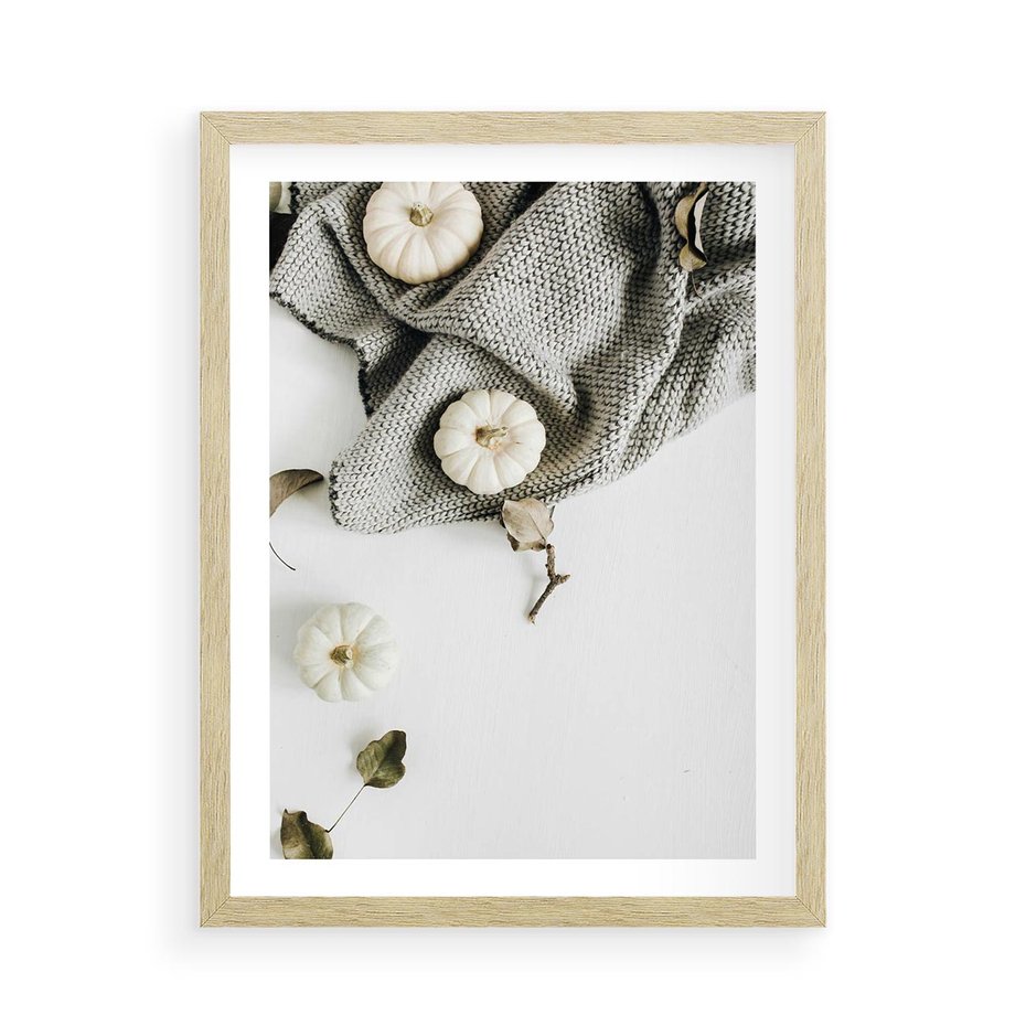 Plakat w ramie 50x70 - Białe Dynie i Przytulny Koc - kompozycja jesienna, białe dynie - rama drewno
