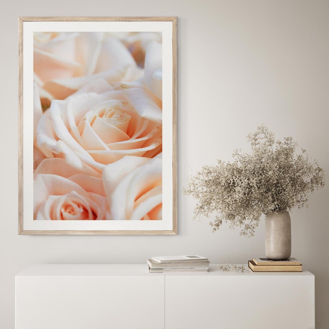 Plakat w ramie 40x50 - Aromatyczna Piękność - płatki herbacianej róży, kwiaty - rama drewno