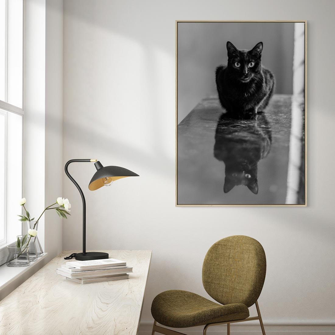 Obraz w ramie 50x70 - Kocie Oczy - kot, czarno białe zdjęcie - rama drewno