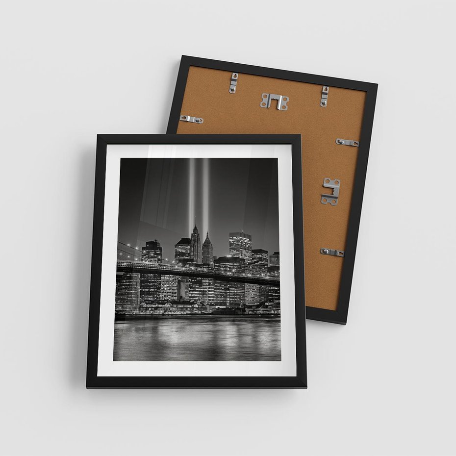 Plakat w ramie 40x50 - Miasto ożywione nocą - miasto, noc - rama czarna