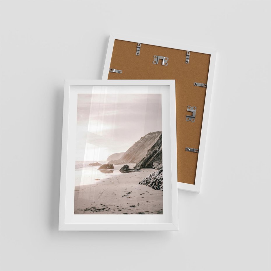 Plakat w ramie 30x40 - Przybrzeżna Piękność - klify, skały nad morzem - rama biała