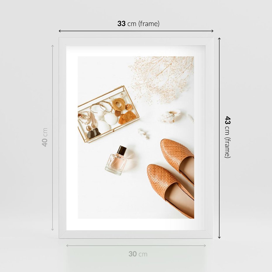 Plakat w ramie 30x40 - Elegancja w Szafie - modowa fotografia, buty - rama biała