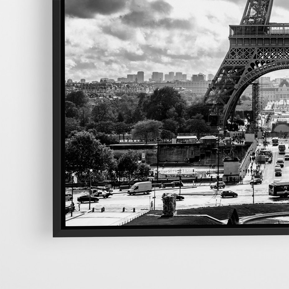 Obraz w ramie 70x100 - Wieża Eiffla - czarno białe zdjecie, wieża eiffla - rama czarna