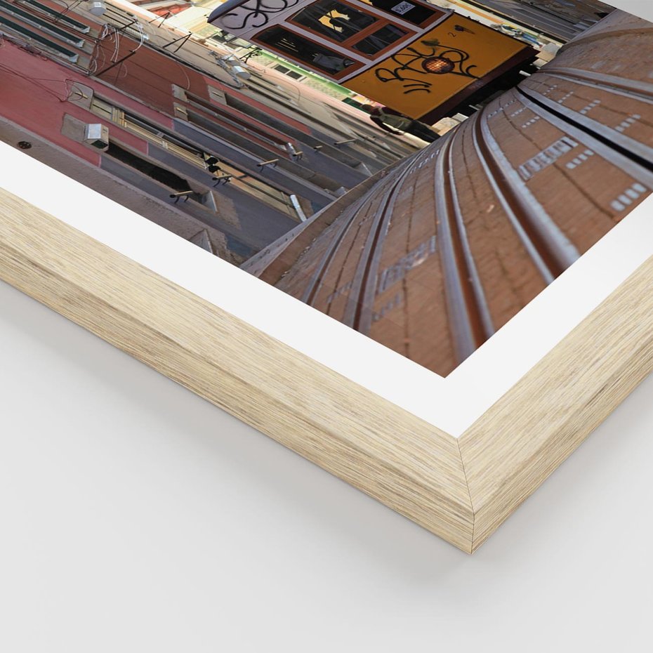 Plakat w ramie 50x70 - Lizbońskie tramwaje - podróż w czasie - Lizbona, tramwaj - rama drewno