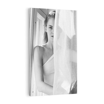 Obraz na płótnie 50x70 - Za Firanką - czarno białe zdjecie, piękny portret eterycznej kobiety