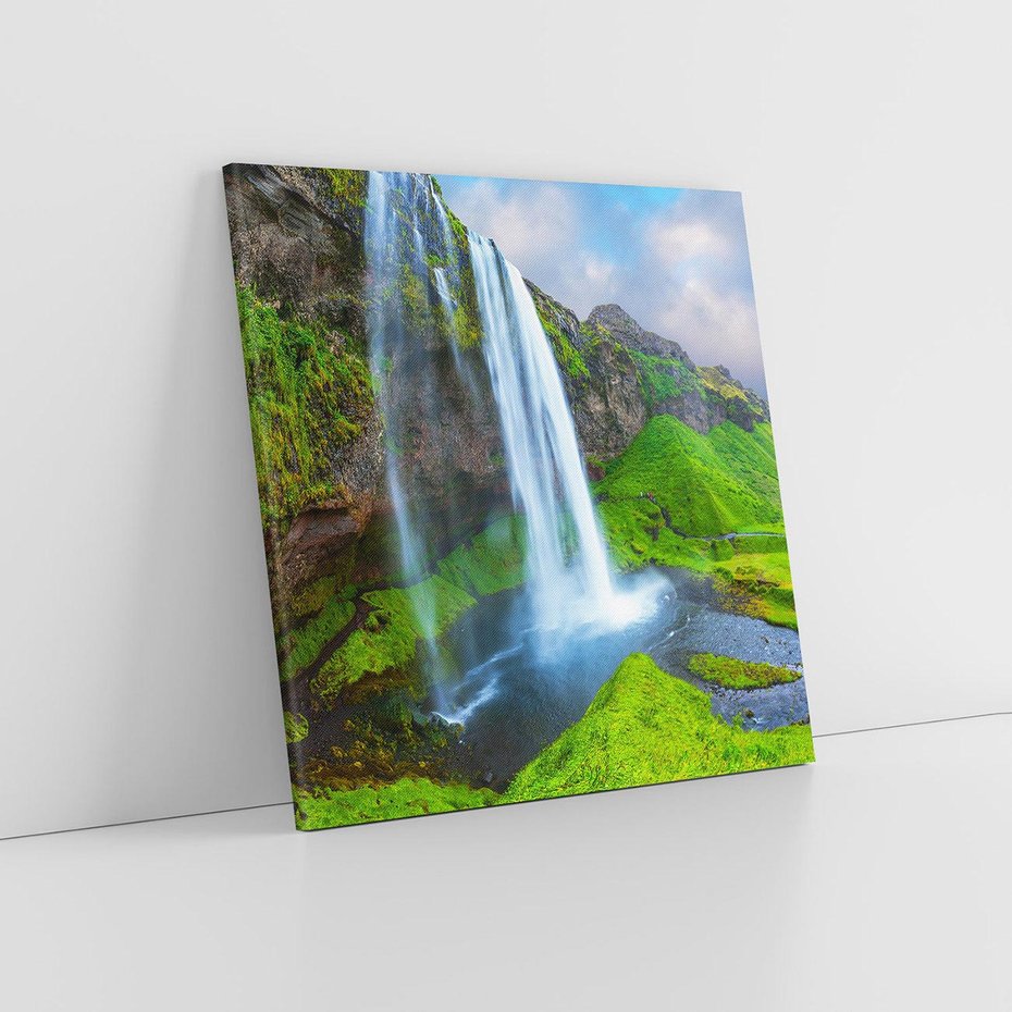 Obraz na płótnie 40x40 - majestat górskiego krajobrazu - wodospad, góry