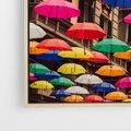 Obraz w ramie 70x50 - Barwna symfonia wyobraźni - fotografia, kolorowe parasolki podwieszone nad ulicą - rama drewno