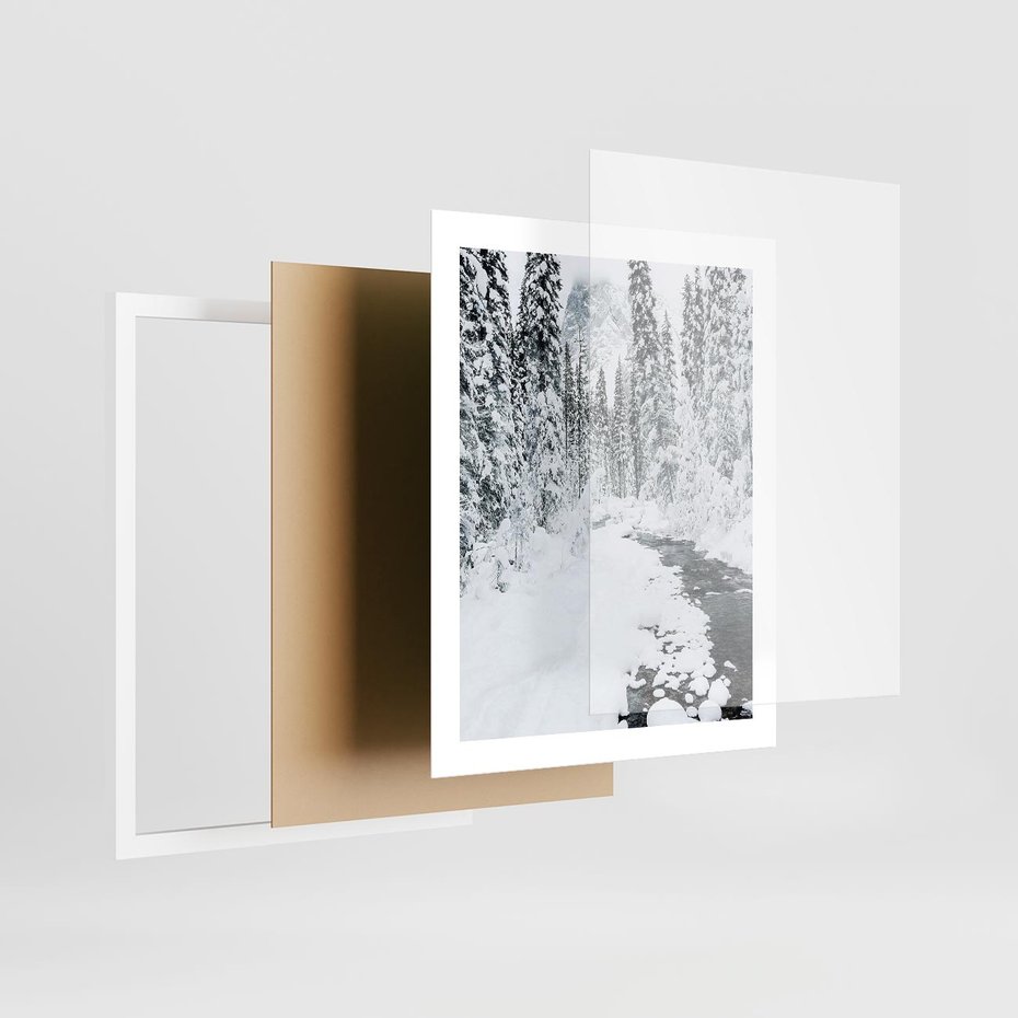 Plakat w ramie 40x50 - Spokój Zimowego Lasu w Górach - zima w lesie, w górach - rama biała