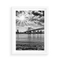 Plakat w ramie 50x70 - Most w Mieście - most, miasto - rama biała