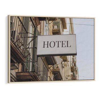 Obraz w ramie 120x80 - Magiczne Spacery - hotel, uliczka - rama drewno