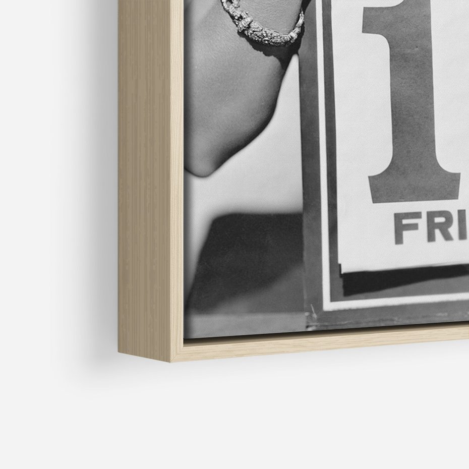 Obraz w ramie 50x70 - Czy to Pech - retro zdjęcie, czarno białe - rama drewno