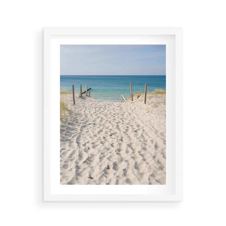 Plakat w ramie 40x50 - Harmonia plażowego morza - plaża, morze - rama biała