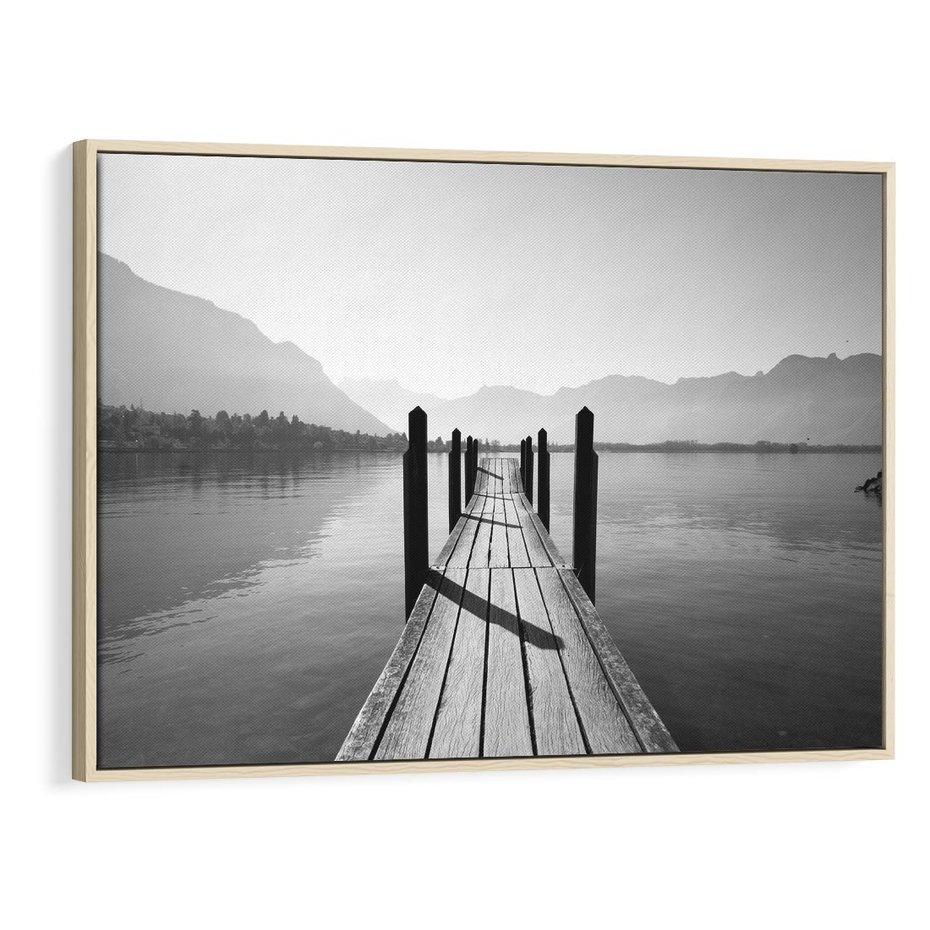 Obraz w ramie 100x70 - Spokojna Przystań - czarno biała fotografia, drewniany pomost na jeziorze - rama drewno