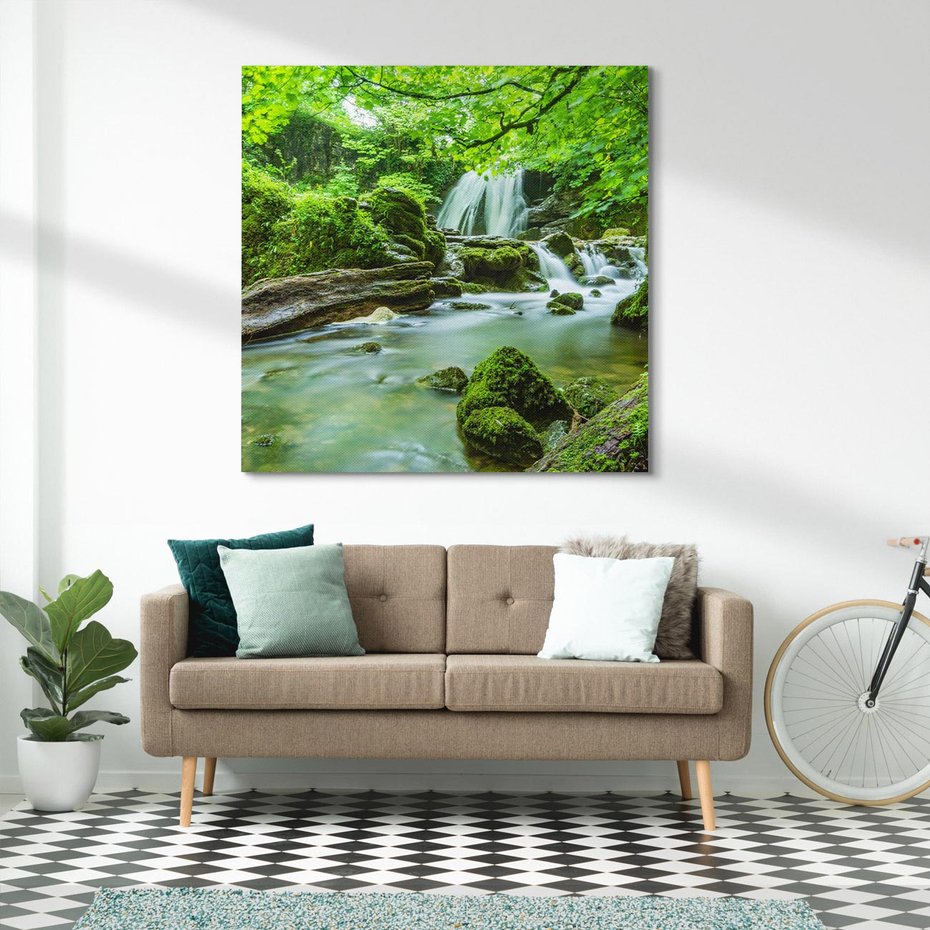 Obraz na płótnie 60x60 - Las przy rzece: potężny wodospad - las, rzeka