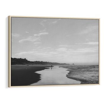 Obraz w ramie 100x70 - Nadmorska Melodia - czarno białe zdjęcie, plaża - rama drewno