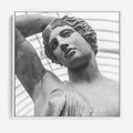 Obraz w ramie 50x50 - Zaklęta w Kamieniu - antyczna rzeźba kobiety na fotografii, czarno biała - rama biała