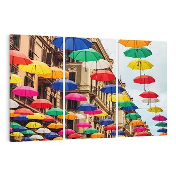 Obraz na płótnie 120x80 - Barwna symfonia wyobraźni - fotografia, kolorowe parasolki podwieszone nad ulicą