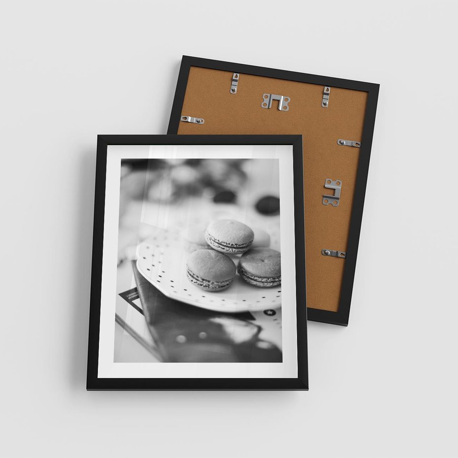 Plakat w ramie 40x50 - Makaroniki w Szarości - czarno biała fotografia, plakat - rama czarna