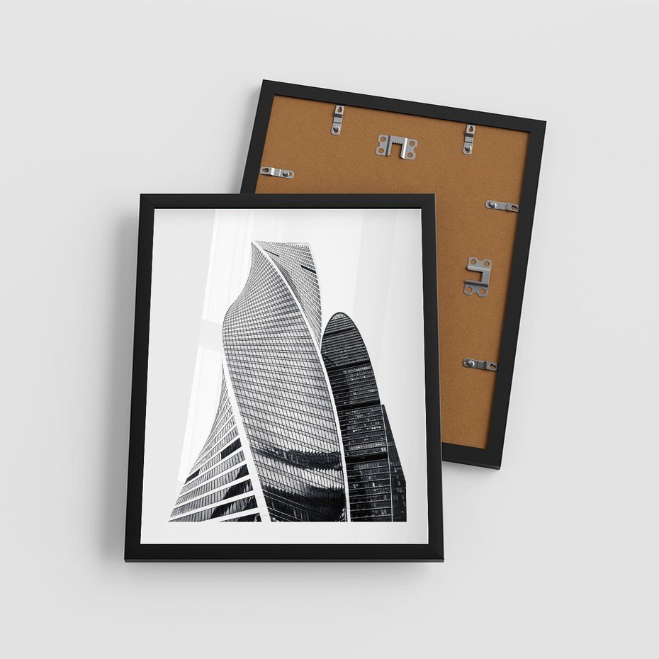 Plakat w ramie 40x50 - Wieżowce z Falistymi Kształtami - nowoczesne wieżowce, czarno biała fotografia - rama czarna