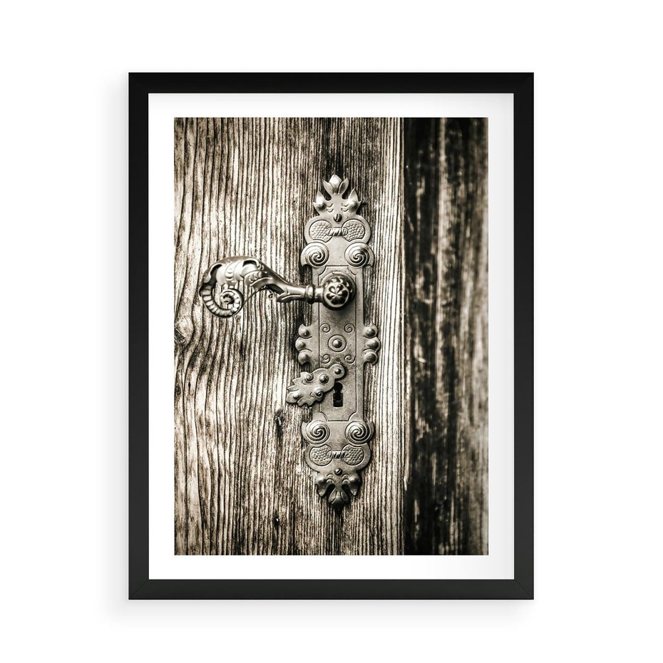 Plakat w ramie 50x70 - Stare Drzwi z Ozdobną Klamką - stare drzwi, klamka - rama czarna