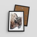 Plakat w ramie 30x40 - Obraz Dzikiej Przyrody w Śnieżnym Otoczeniu - żubr, śnieg - rama czarna