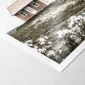 Plakat bez ramy 30x40 - Krajobraz z Przeszłości: Kwitnąca Łąka w Sepii - domek na wzgórzu, kwitnąca łąka
