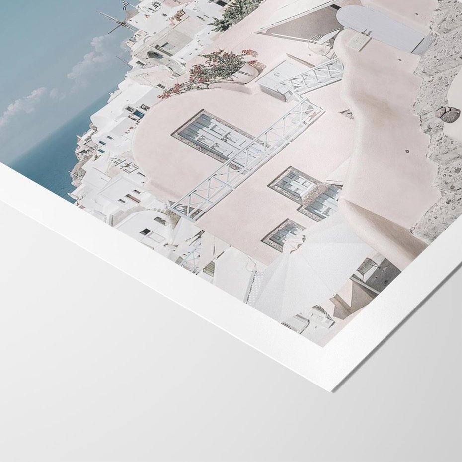 Plakat bez ramy 50x70 - Śródziemnomorski Urok - zdjęcie Santorini, białe budynki