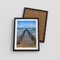 Plakat w ramie 30x40 - Falochron na brzegu morza - falochron, morze - rama czarna