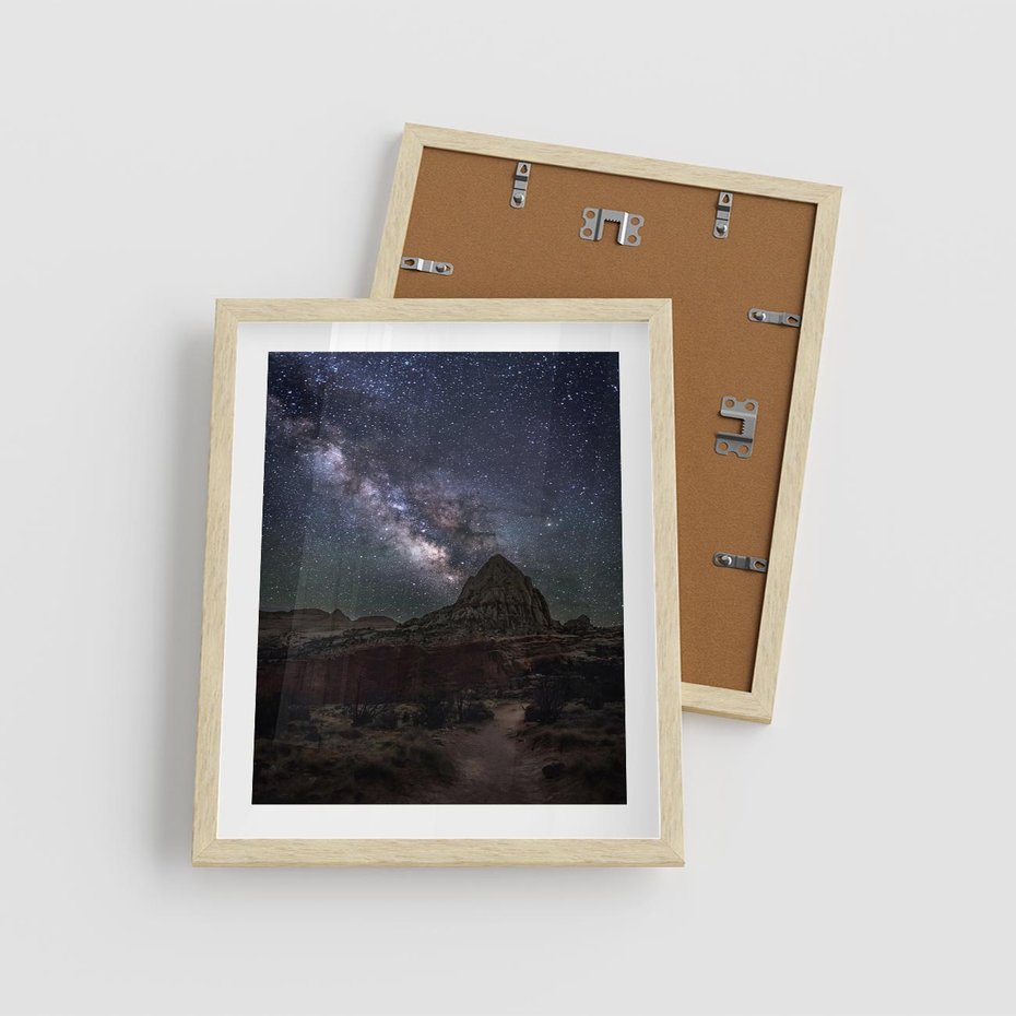 Plakat w ramie 40x50 - Gwiaździsta Noc na Pustyni - noc na pustyni, gwiździste niebo - rama drewno