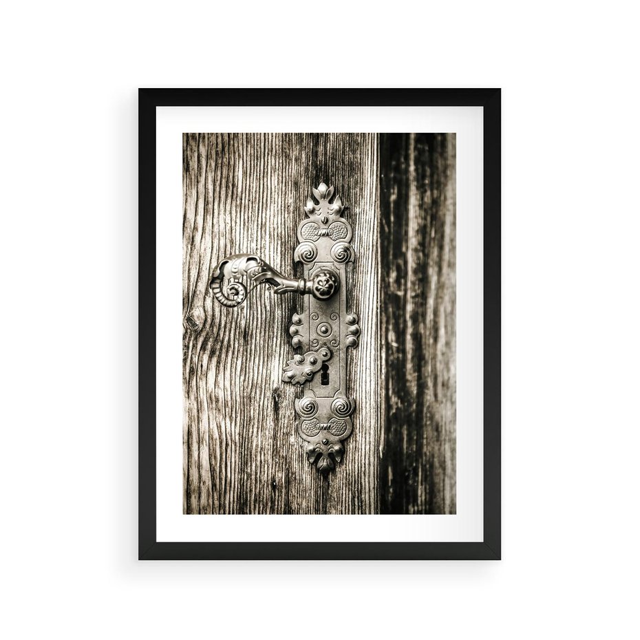 Plakat w ramie 30x40 - Stare Drzwi z Ozdobną Klamką - stare drzwi, klamka - rama czarna