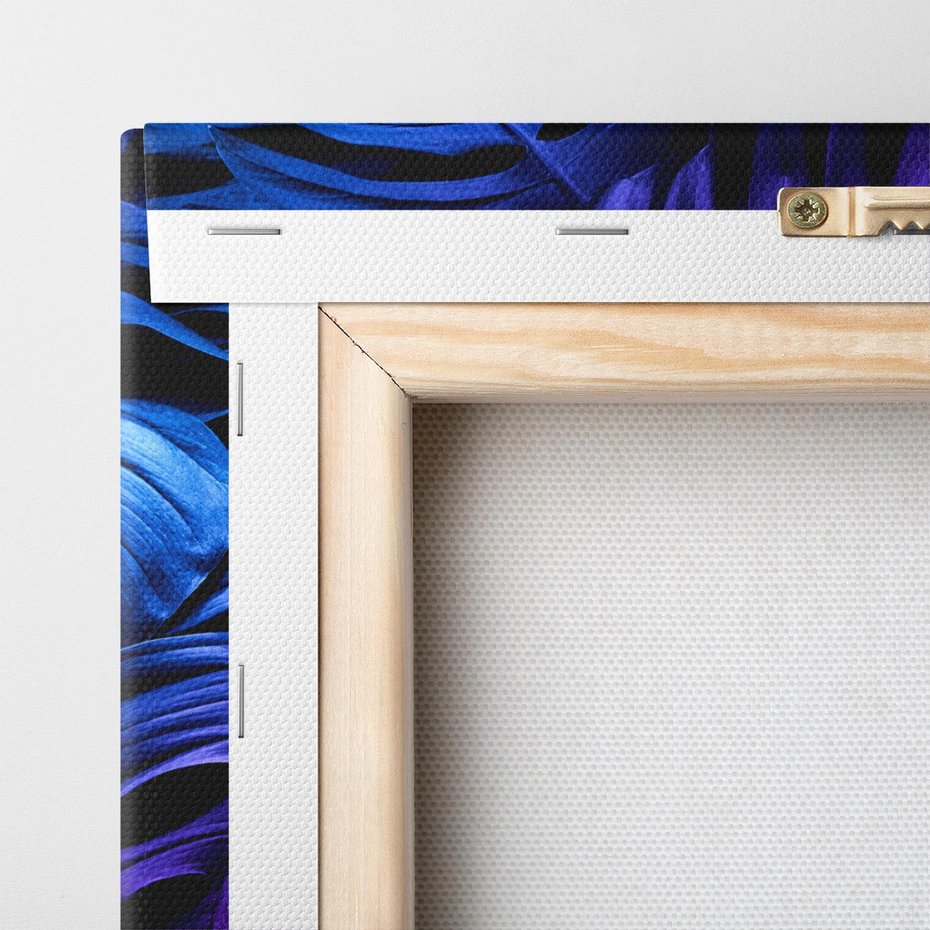 Obraz na płótnie 70x100 - Mroczna Magia Dżungli - mroczna grafika, fioletowe liście monstery na czarnym tle