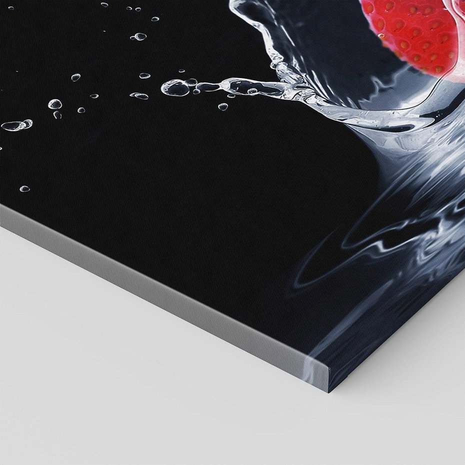 Obraz na płótnie 120x80 - Świeżość truskawek wodą okryta - truskawka, woda