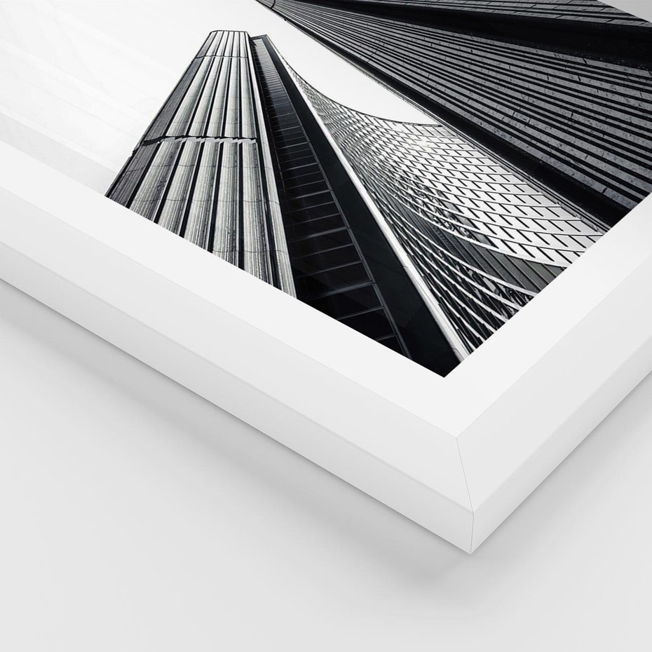 Plakat w ramie 50x70 - Monochromatyczna Wizja - architektura, wysoki wieżowiec - rama biała
