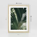 Plakat w ramie 30x40 - Tropikalne Uroki: Palmy i Zielone Liście - palmy, zielone liście - rama drewno