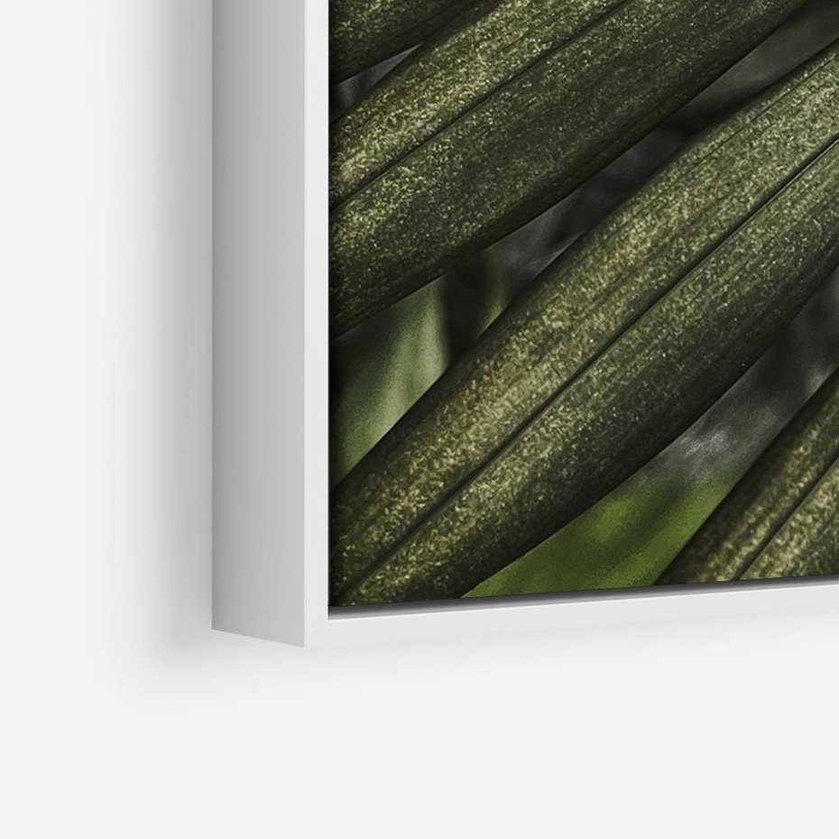 Obraz w ramie 100x70 - W Liściach Ukryte - zdjęcie, fotografia - rama biała