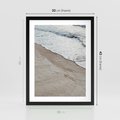 Plakat w ramie 30x40 - Brzeg Morza: Malownicza Plaża i Fale - morze, plaża - rama czarna