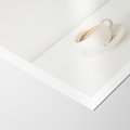 Plakat bez ramy 30x40 - Kawa w Prostocie - kawa w filizance, białe tłó