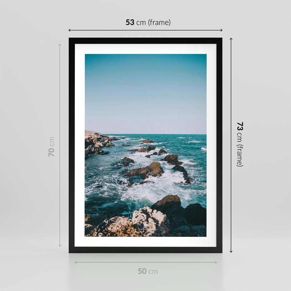 Plakat w ramie 50x70 - Dramatyczna Sceneria: Fale i Skały nad Morzem - morze, fale - rama czarna