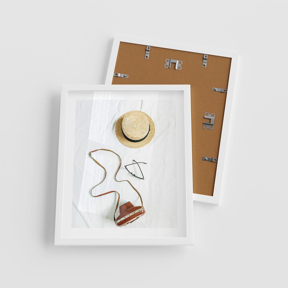 Plakat w ramie 40x50 - Artystyczna Dusza - boho kompozycja, kapelusz słomkowy - rama biała