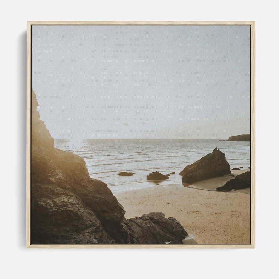 Obraz w ramie 50x50 - Magia Wieczornego Spokoju - plaża, zachód - rama drewno