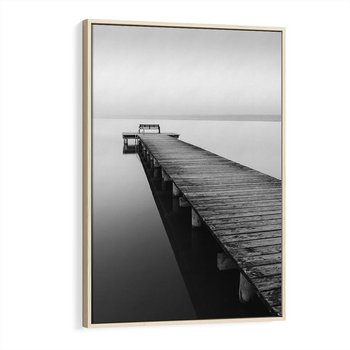 Obraz w ramie 50x70 - Mglista Perspektywa - czarno biała fotografia, drewniany pomost na jeziorze - rama drewno