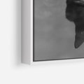Obraz w ramie 70x100 - Kocie Oczy - kot, czarno białe zdjęcie - rama biała